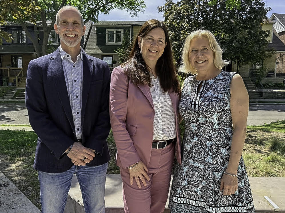 Avec Luc Tremblay et l’honorable Michelle O’Bonsawin à la cérémonie de réconciliation, ÉS Michelle-O’Bonsawin