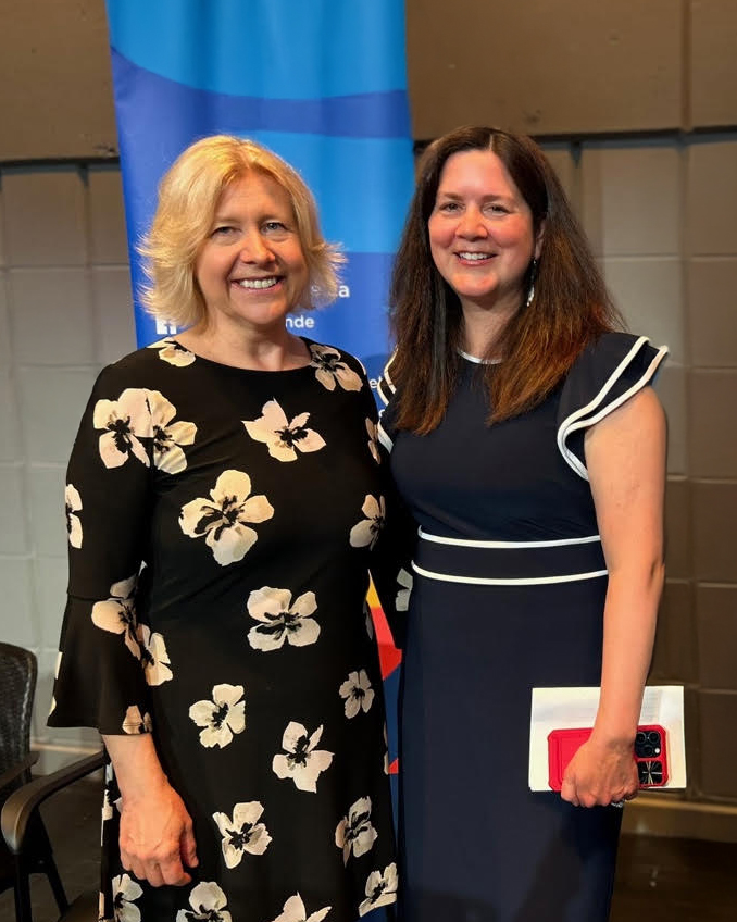 Anna-Karyna Ruszkowski avec L’honorable Michelle O’Bonsawin et la conseillère municipale Paula Fletcher à l’inauguration officielle de l’École secondaire Michelle-O’Bonsawin en mai 2024